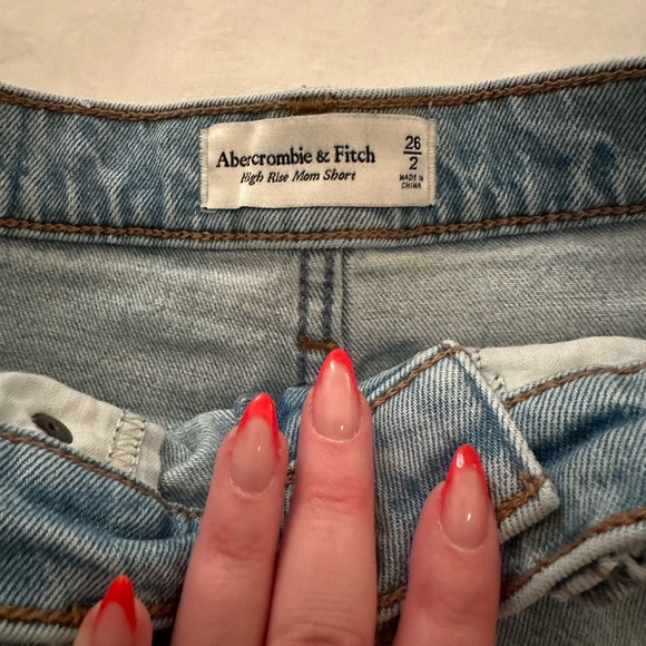 Abercrombie Curve Love High Rise Mom Shorts - Picture 2 of 3